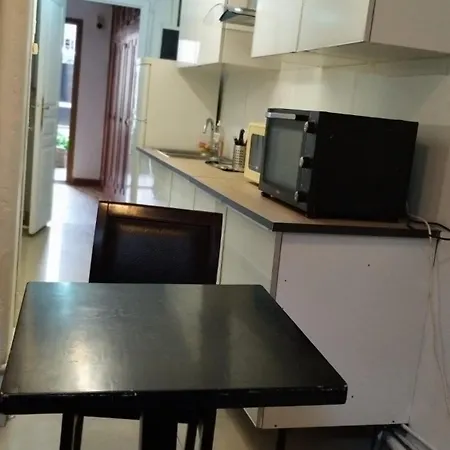 Tony House Albergue Bondy